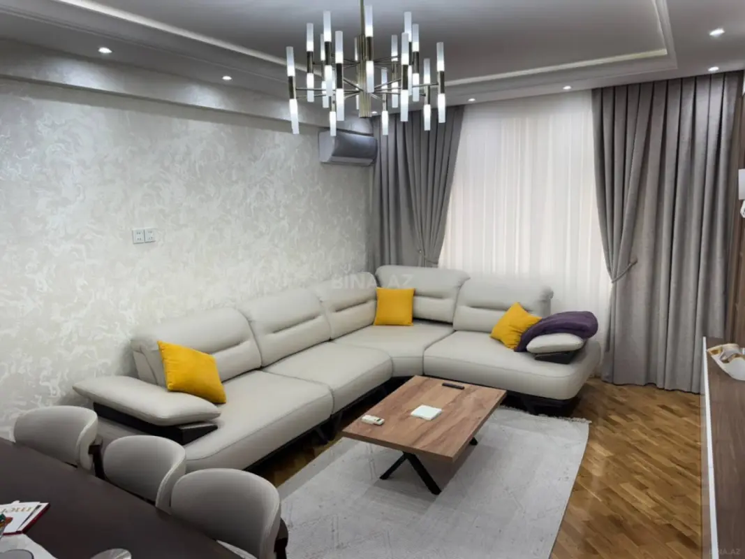Satılır 4 otaqlı mənzil 120 m²