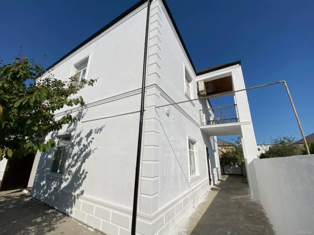 Satılır 6 otaqlı həyət evi 300 m²