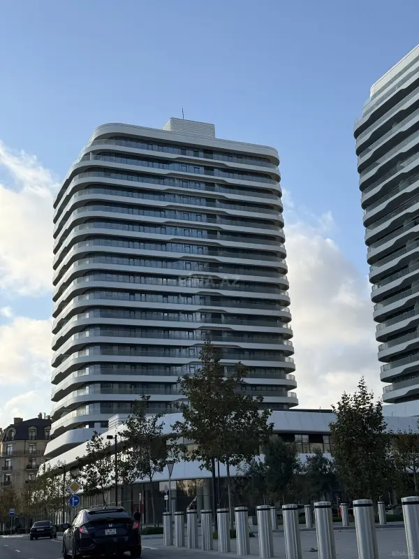 Satılır 6 otaqlı mənzil 378 m²