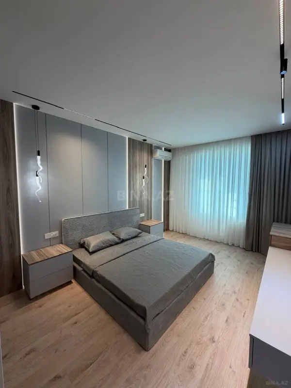 Satılır 4 otaqlı mənzil 145 m²
