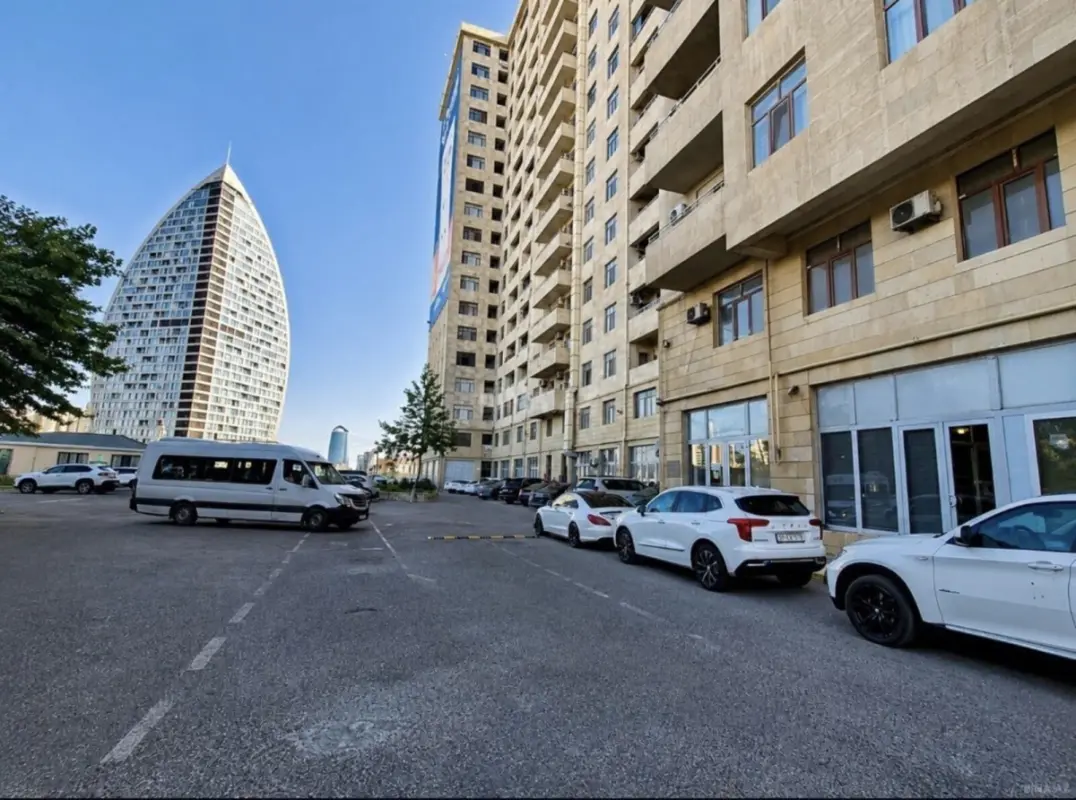 Satılır 4 otaqlı mənzil 170 m²