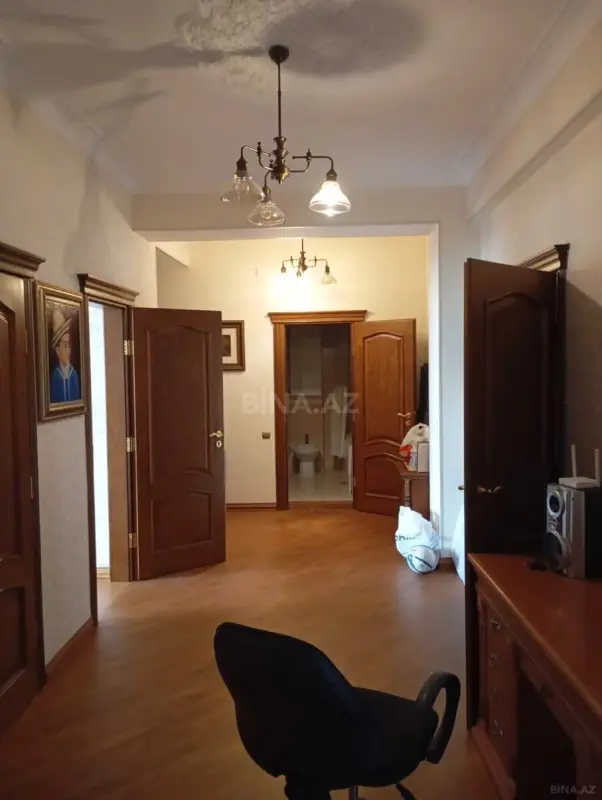 Satılır 3 otaqlı mənzil 170 m²