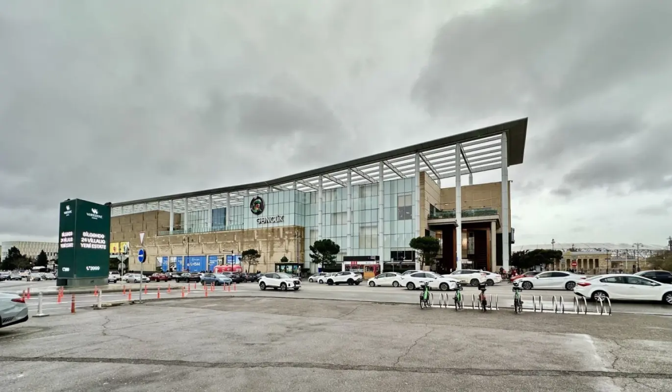 Satılır 4 otaqlı mənzil 171 m²