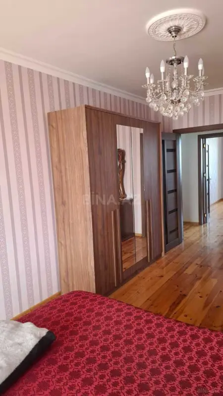 Satılır 5 otaqlı mənzil 112 m²