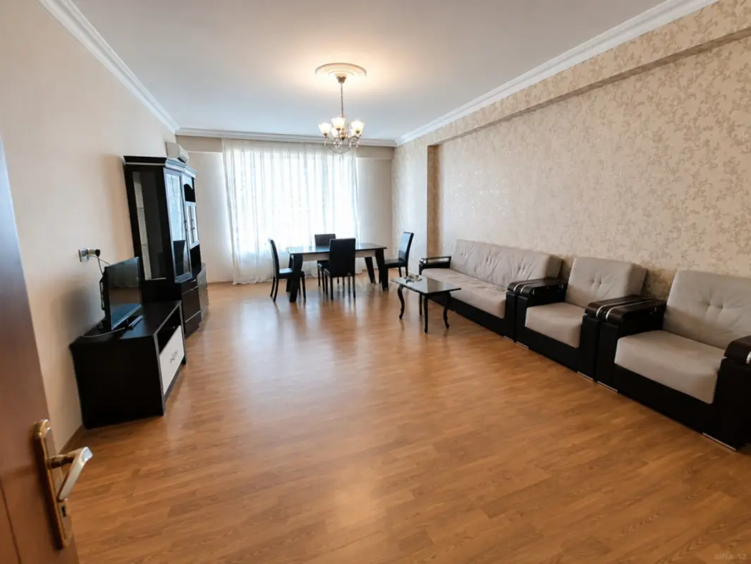 Satılır 3 otaqlı mənzil 130 m²