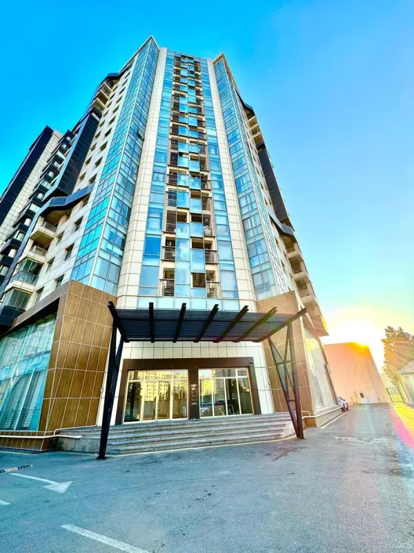 Satılır 3 otaqlı mənzil 135 m²