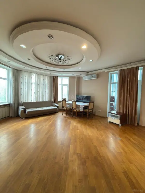 Satılır 2 otaqlı mənzil 107 m²