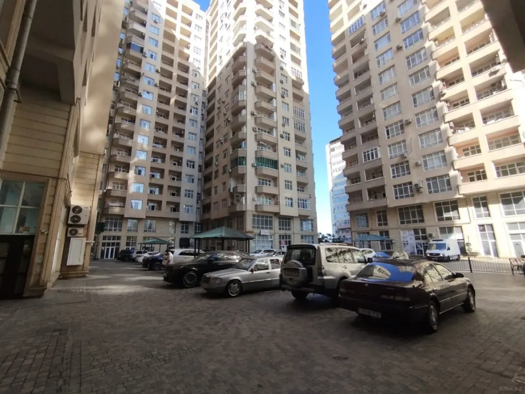 Satılır 3 otaqlı mənzil 150 m²