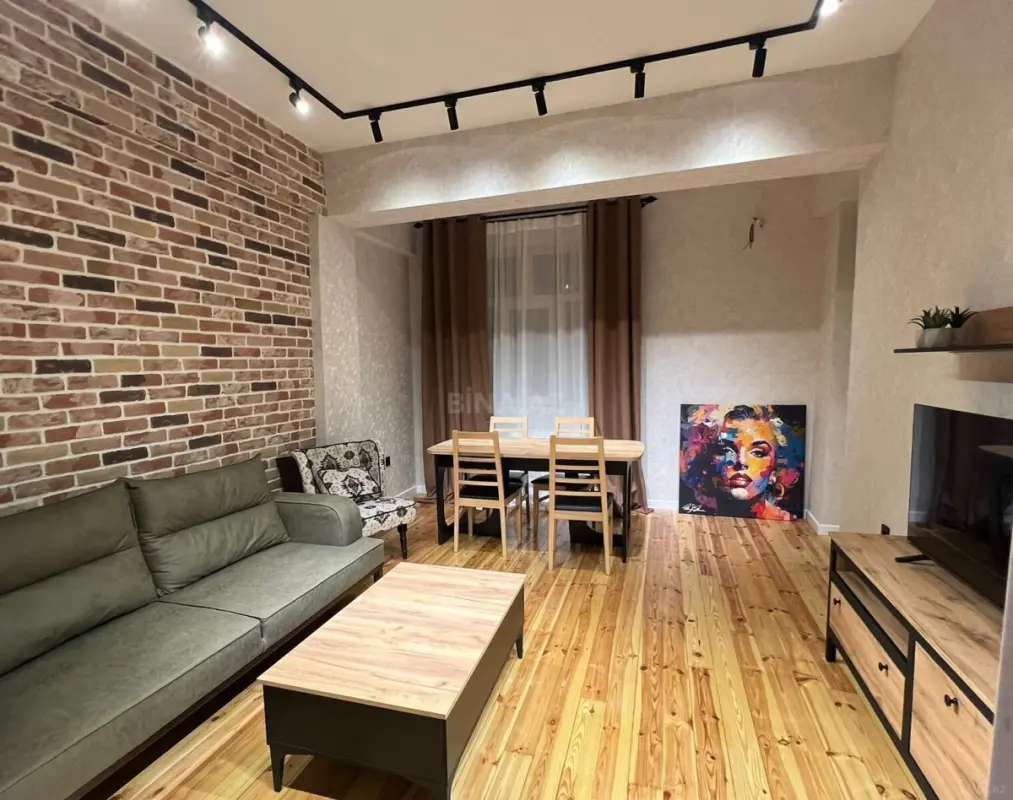 Kirayə verilir 2 otaqlı mənzil 75 m²