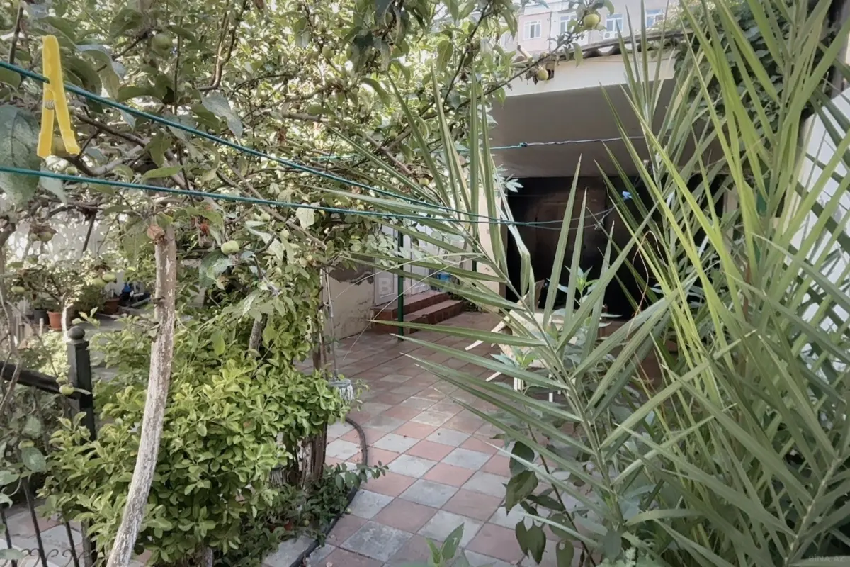 Satılır 5 otaqlı həyət evi 100 m²