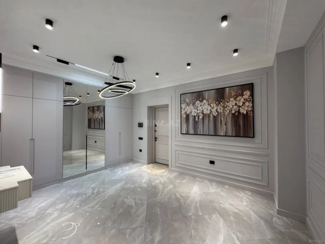 Satılır 4 otaqlı mənzil 200 m²