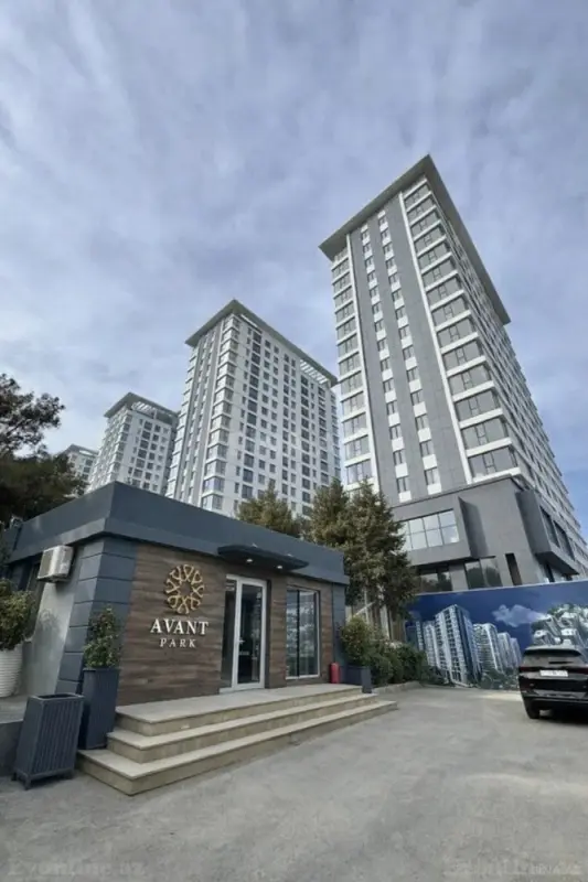 Satılır 3 otaqlı mənzil 121 m²