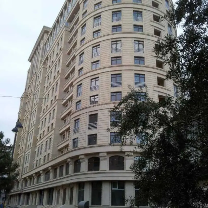 Kirayə verilir 4 otaqlı mənzil 165 m²