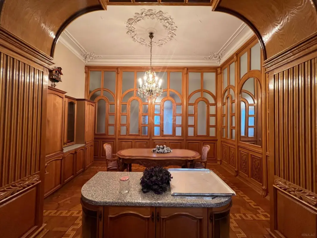 Kirayə verilir 8 otaqlı ofis 400 m²