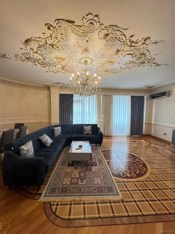 Satılır 4 otaqlı mənzil 250 m²