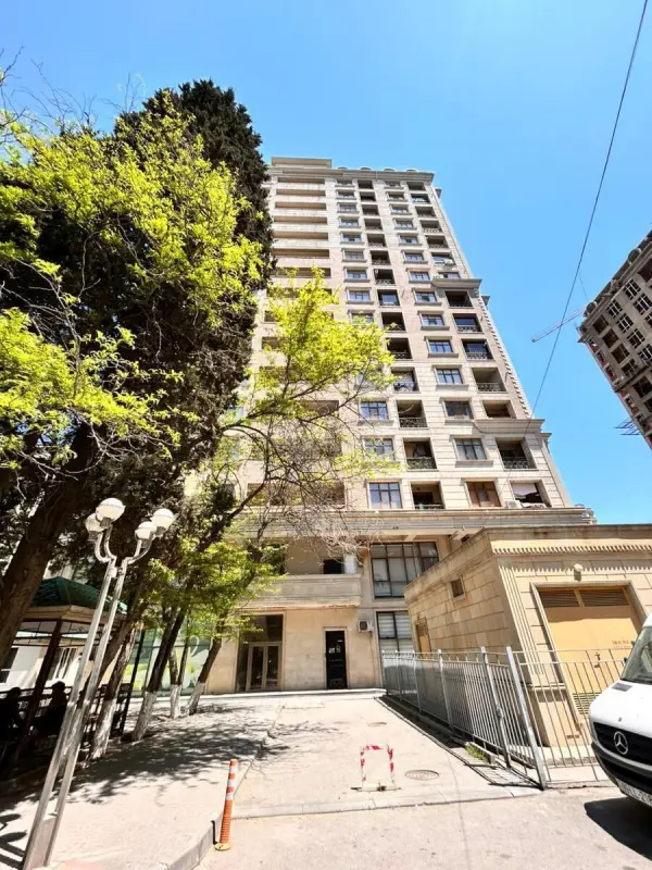Satılır 3 otaqlı mənzil 170 m²