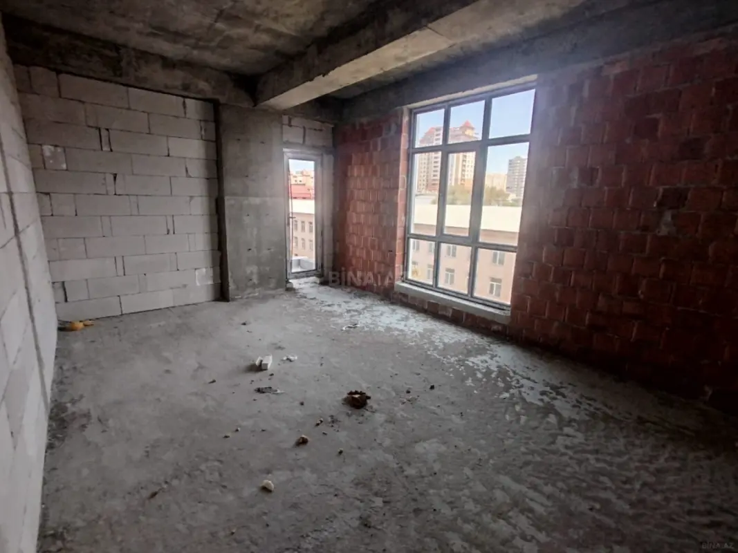 Satılır 4 otaqlı mənzil 127 m²