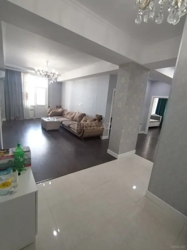 Satılır 4 otaqlı mənzil 145 m²