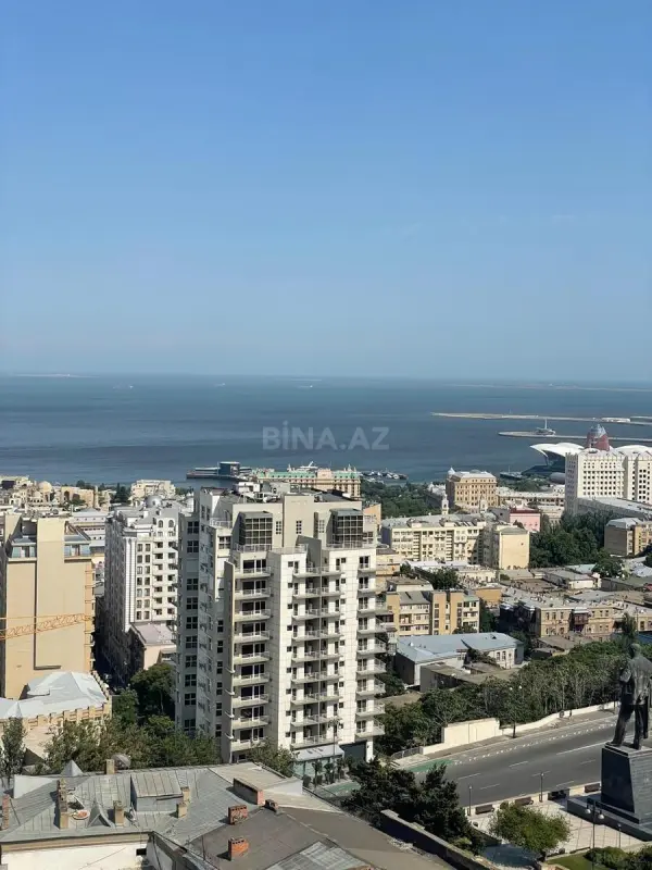 Satılır 3 otaqlı mənzil 110 m²