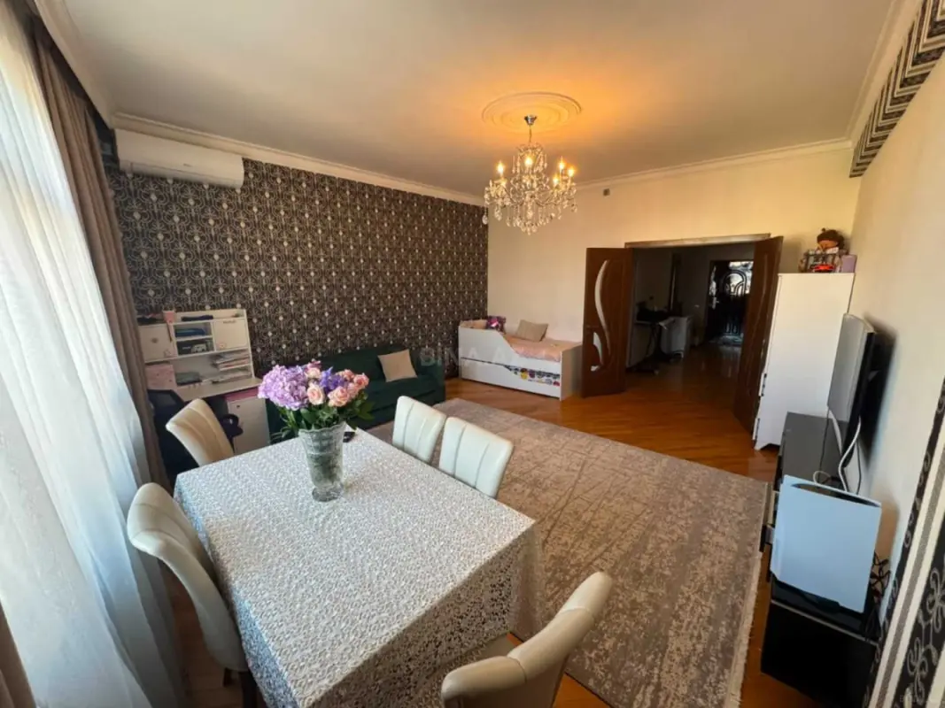 Satılır 2 otaqlı mənzil 110 m²