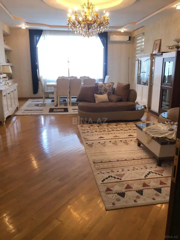Satılır 4 otaqlı mənzil 200 m²