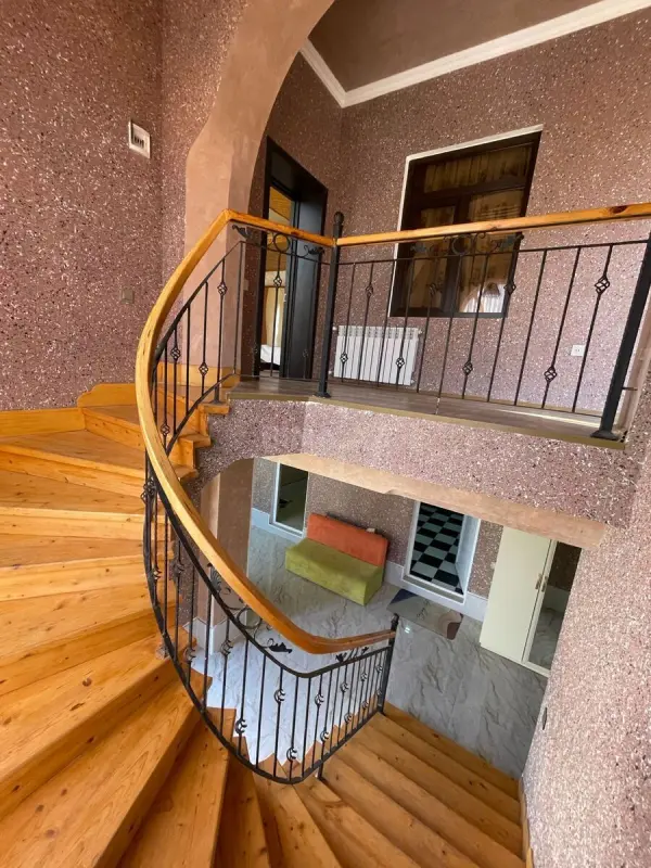 Satılır 4 otaqlı həyət evi 200 m²