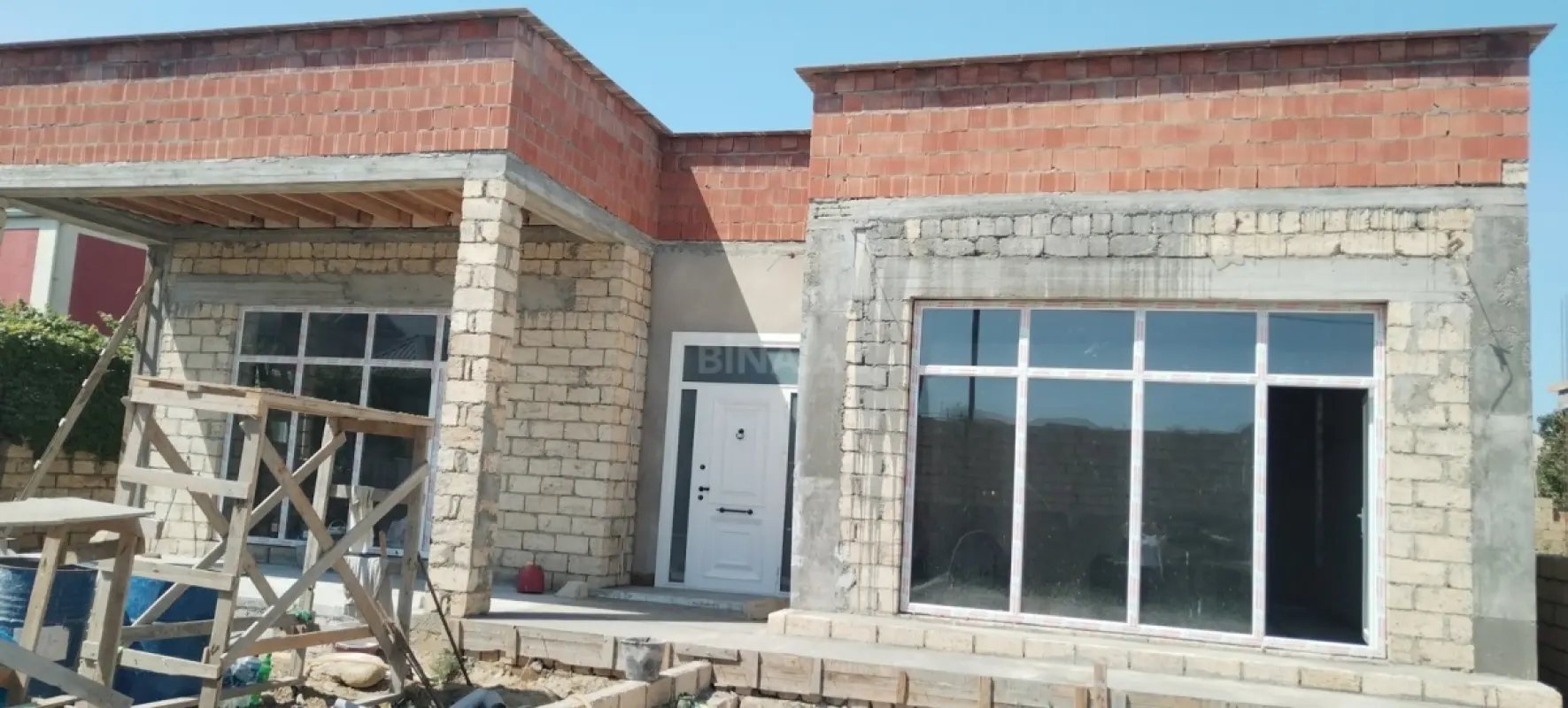 Satılır 5 otaqlı həyət evi 240 m²