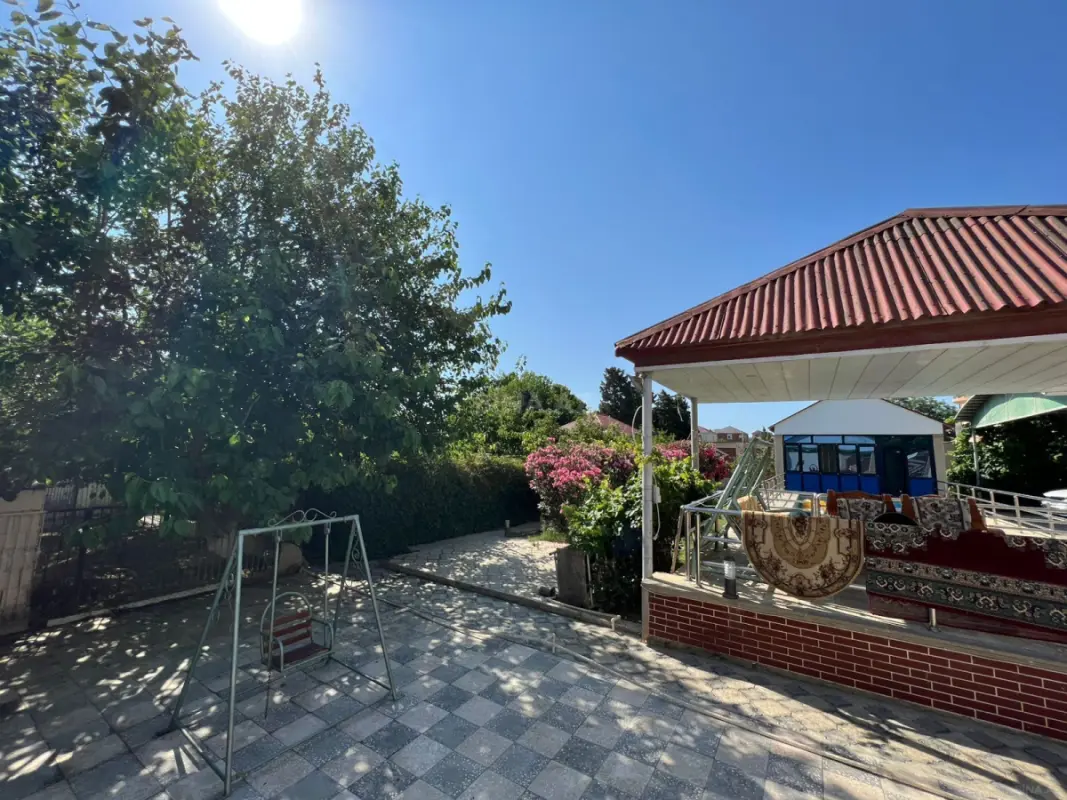 Satılır 8 otaqlı həyət evi 400 m²
