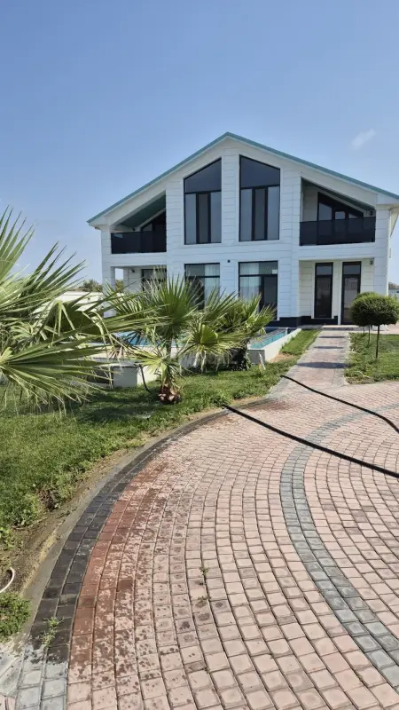 Satılır 6 otaqlı həyət evi 400 m²