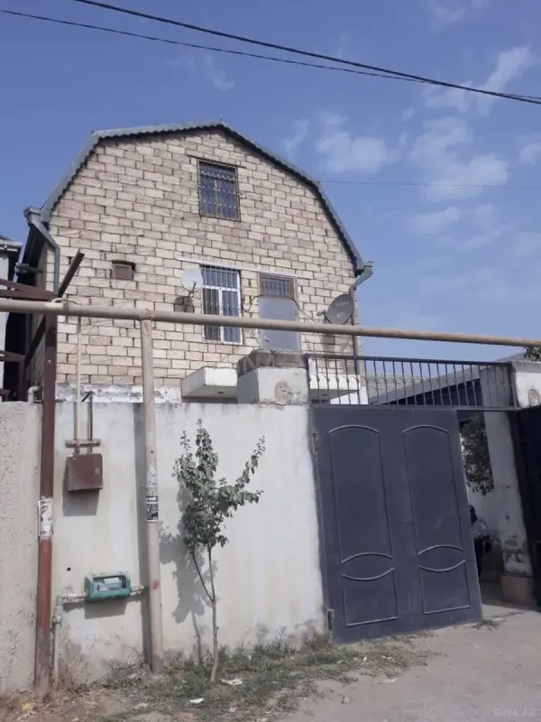 Satılır 5 otaqlı həyət evi 200 m²