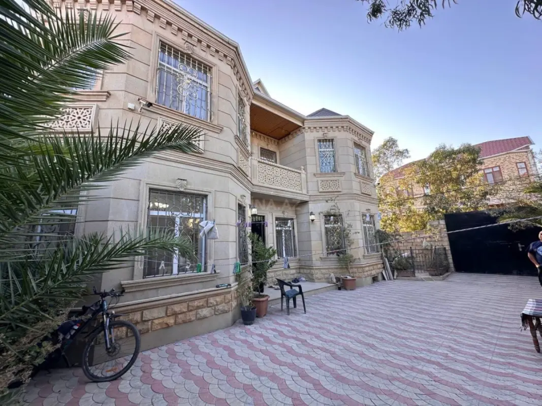 Satılır 5 otaqlı həyət evi 200 m²