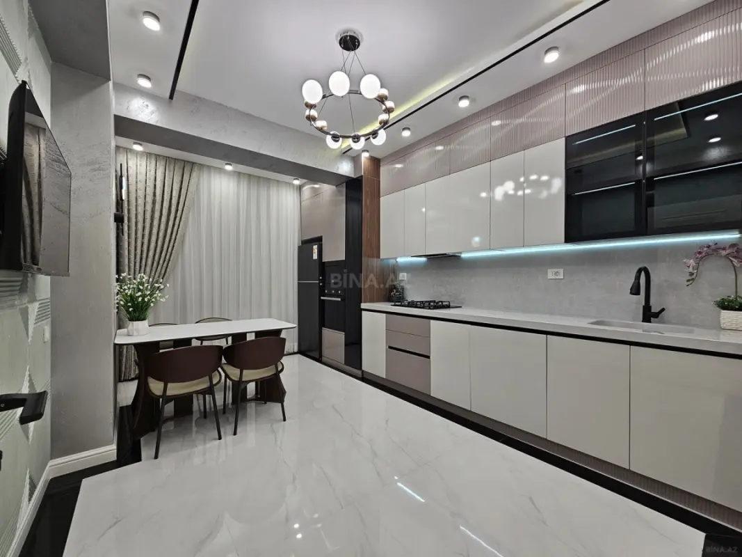 Satılır 3 otaqlı mənzil 101 m²