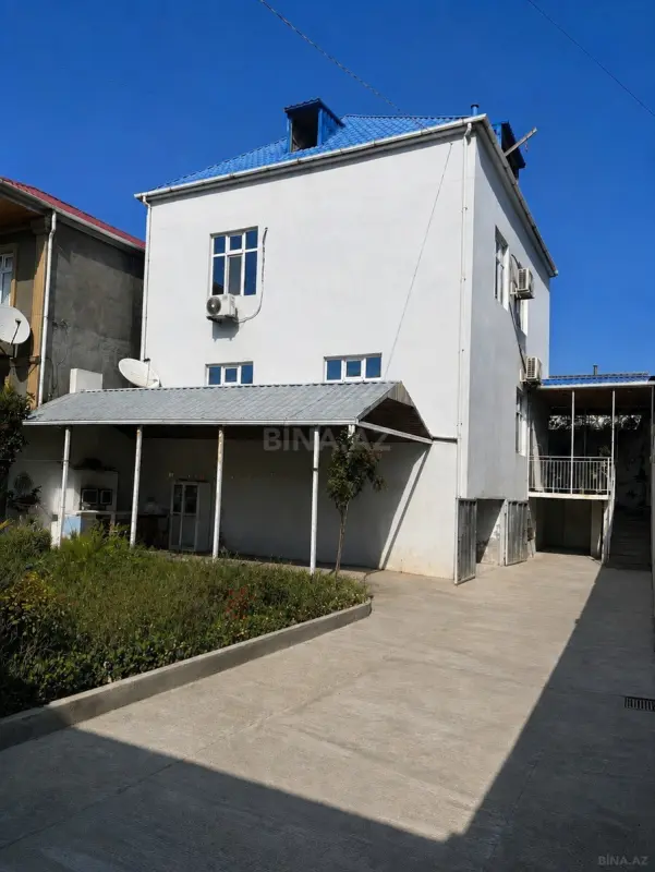 Satılır 6 otaqlı həyət evi 300 m²