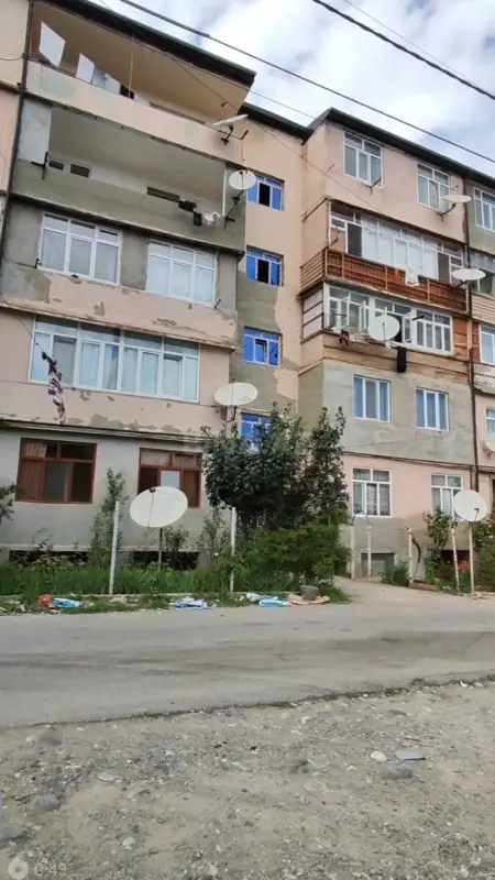 Satılır 5 otaqlı mənzil 130 m²