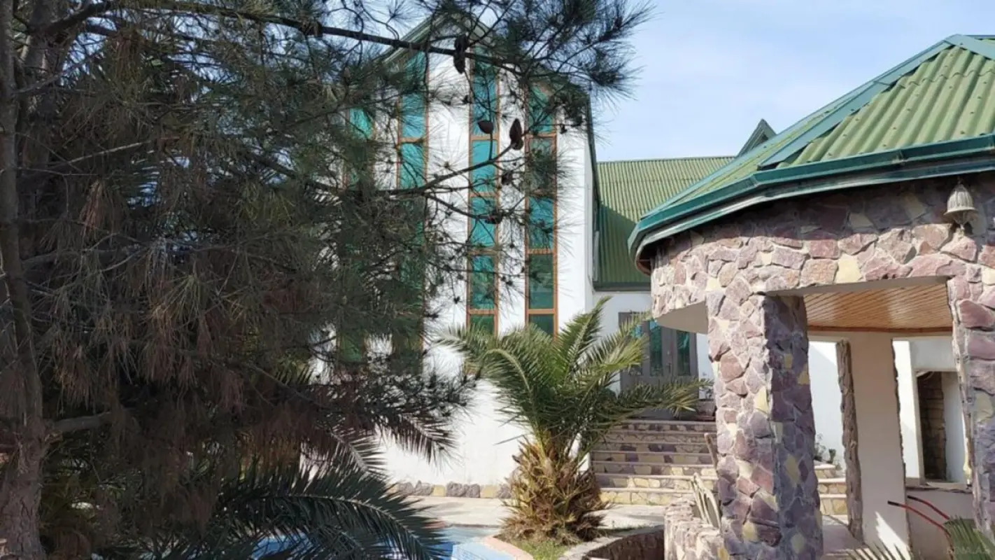 Kirayə verilir 6 otaqlı həyət evi 242 m²