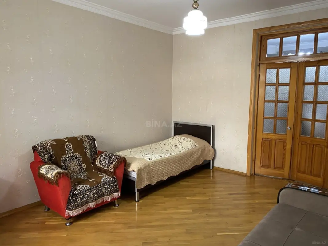 Kirayə verilir 5 otaqlı mənzil 130 m²
