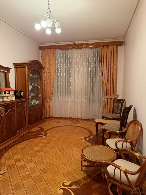 Kirayə verilir 7 otaqlı həyət evi 200 m²