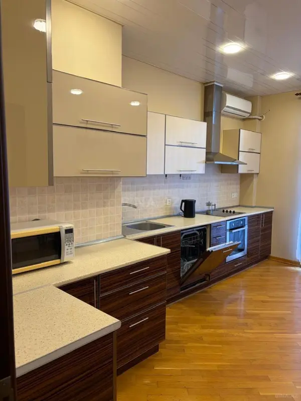 Kirayə verilir 3 otaqlı mənzil 150 m²