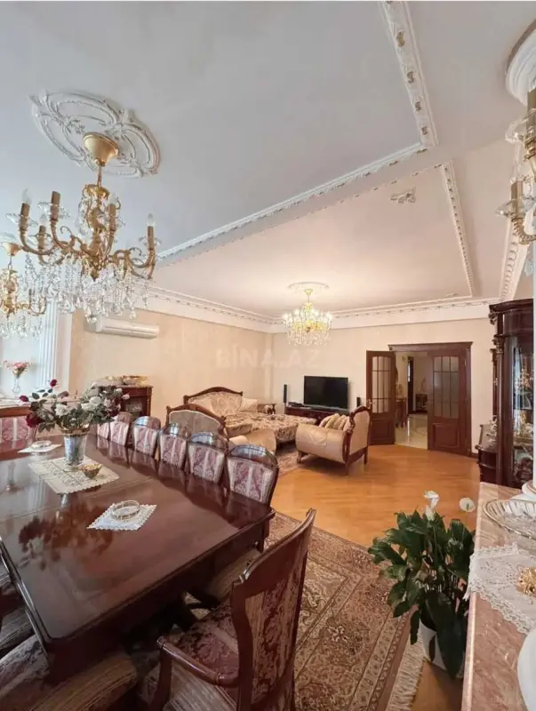 Satılır 4 otaqlı mənzil 186 m²