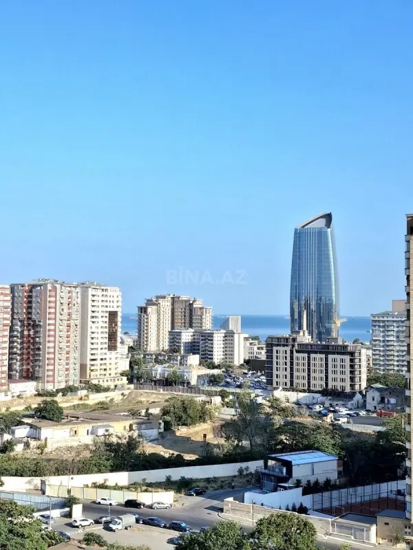 Satılır 4 otaqlı mənzil 180 m²