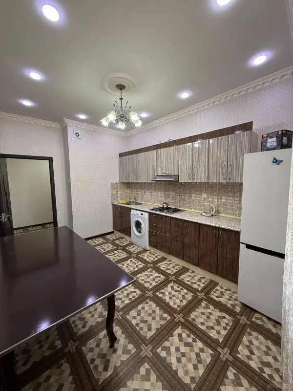 Kirayə verilir 2 otaqlı mənzil 90 m²