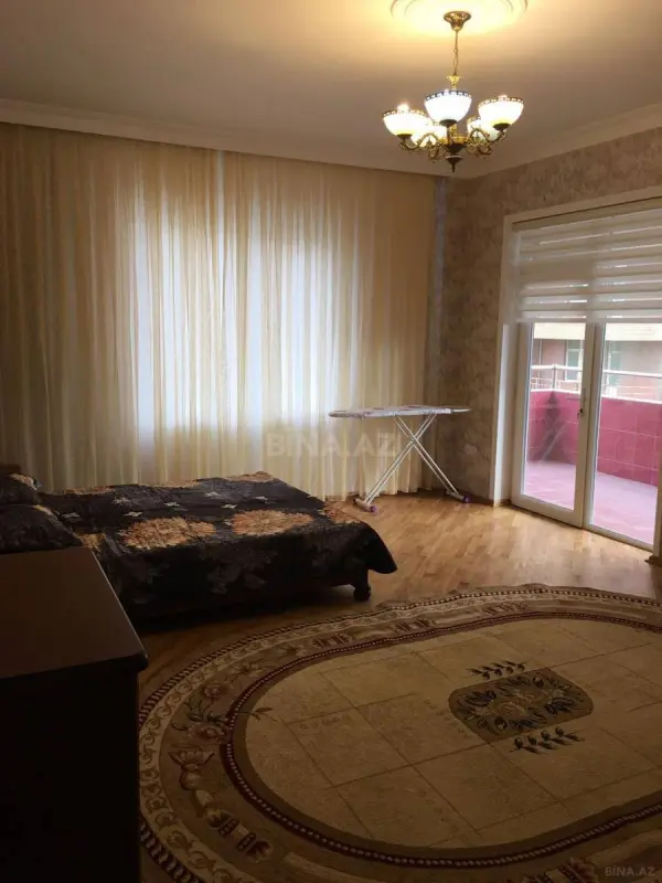 Kirayə verilir 3 otaqlı mənzil 140 m²