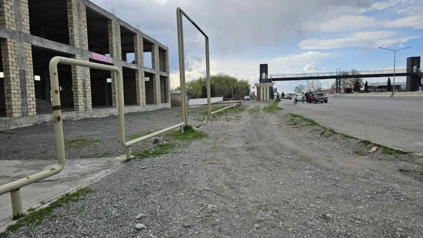 Satılır obyekt 1800 m²