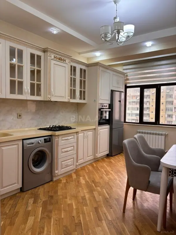 Kirayə verilir 3 otaqlı mənzil 140 m²