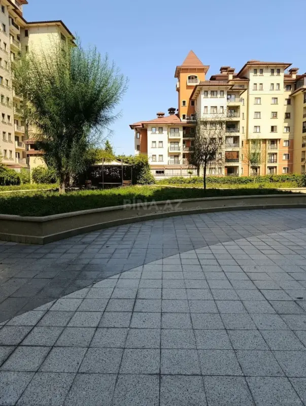 Kirayə verilir 2 otaqlı mənzil 112 m²