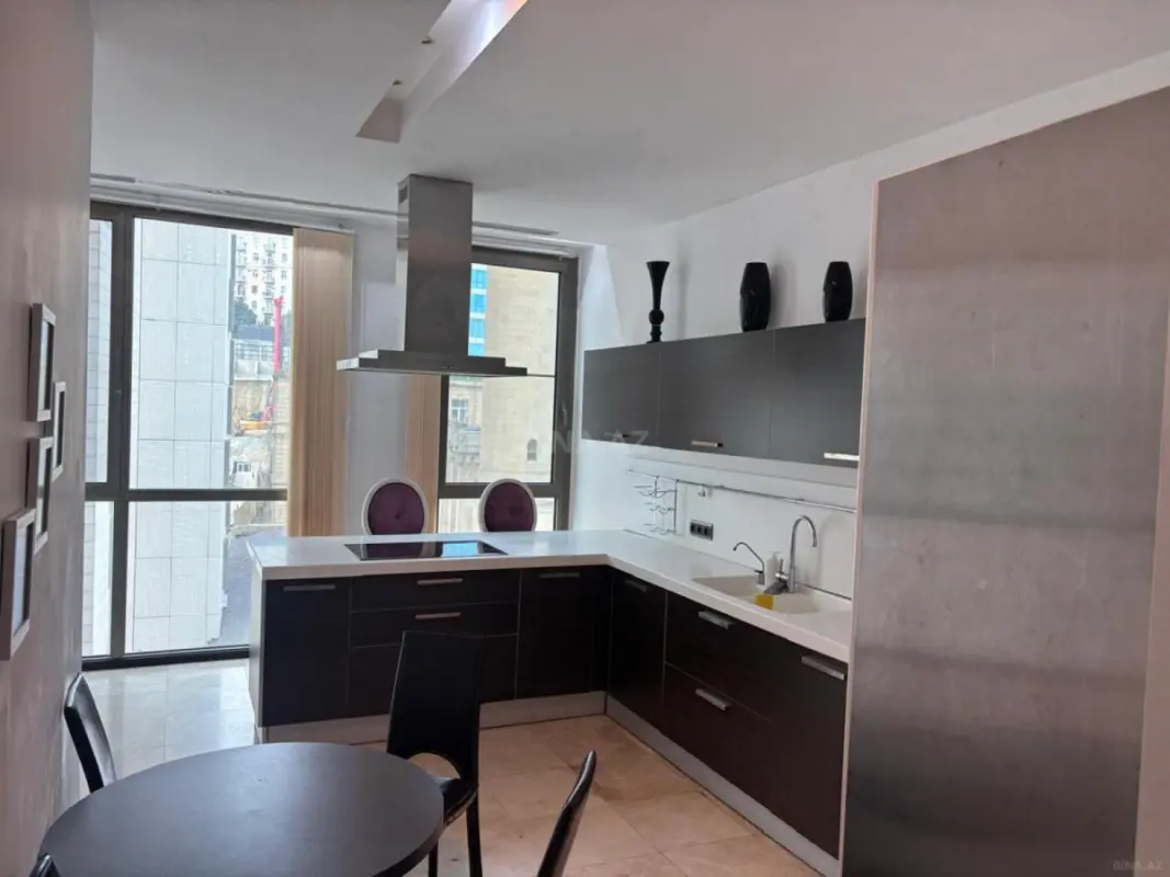 Kirayə verilir 5 otaqlı mənzil 190 m²