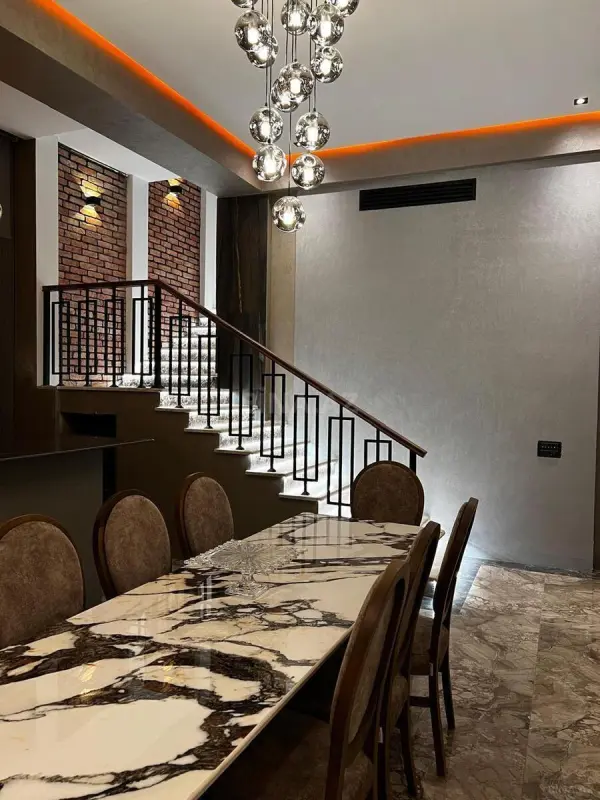 Satılır 8 otaqlı həyət evi 800 m²