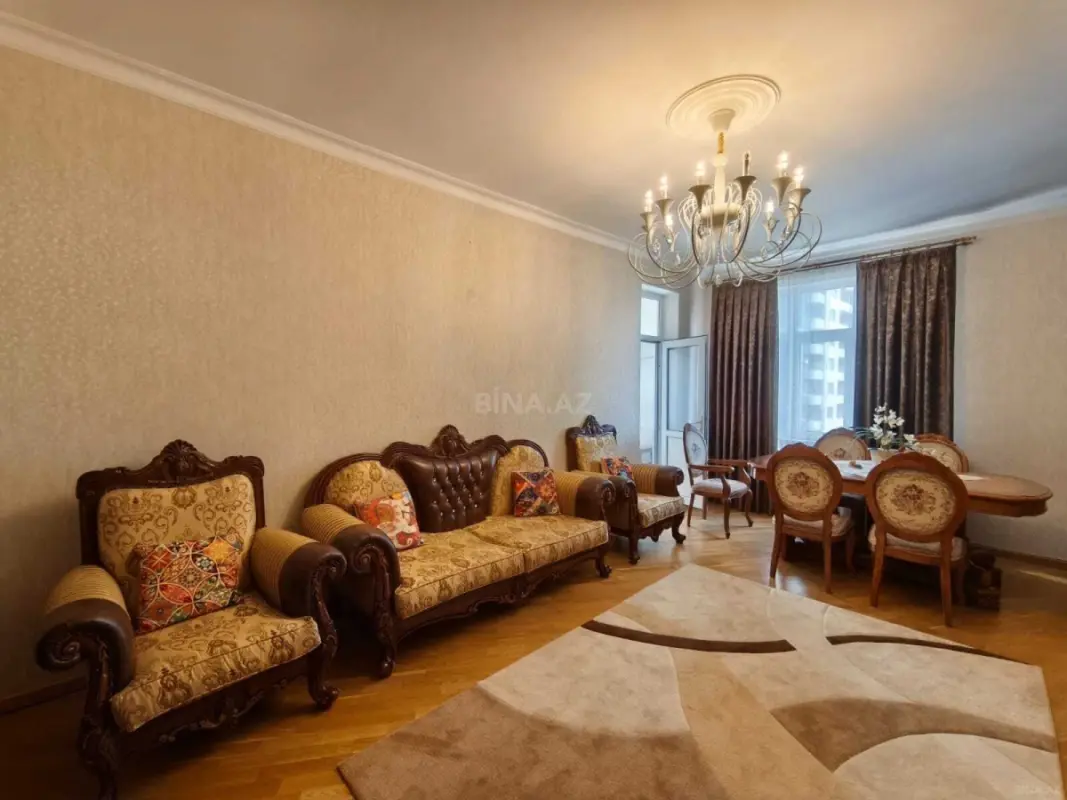 Kirayə verilir 2 otaqlı mənzil 90 m²