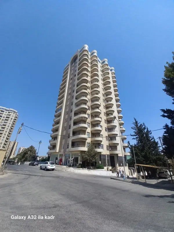 Satılır 3 otaqlı mənzil 128 m²