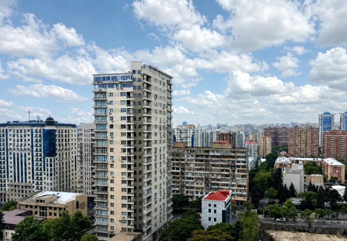 Satılır 3 otaqlı mənzil 145 m²